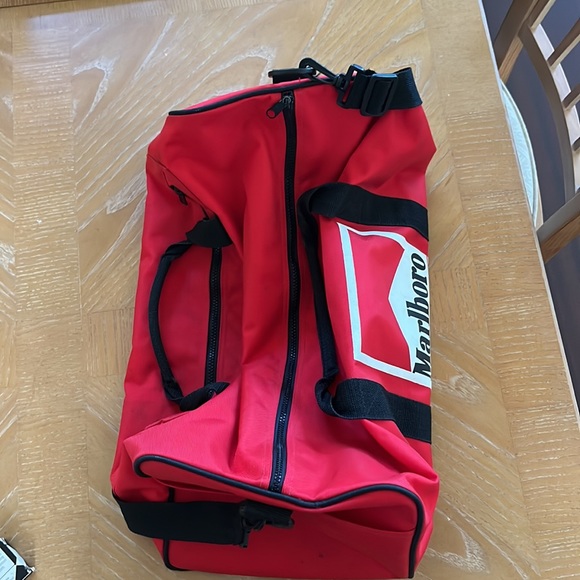 VINTAGE MARLBORO BUNDLE! - Watch + Duffel Bag - Picture 6 of 6